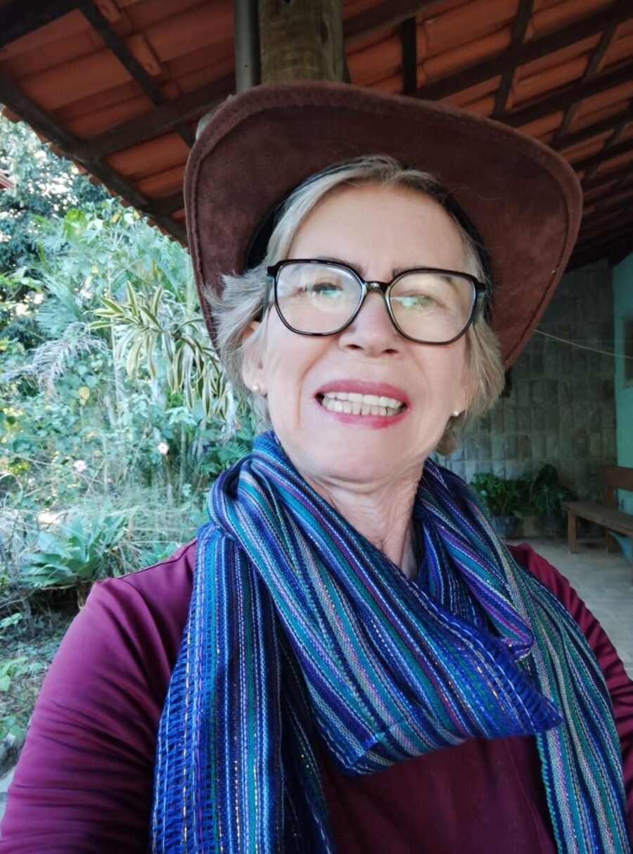 Delma Parreiras sorrindo